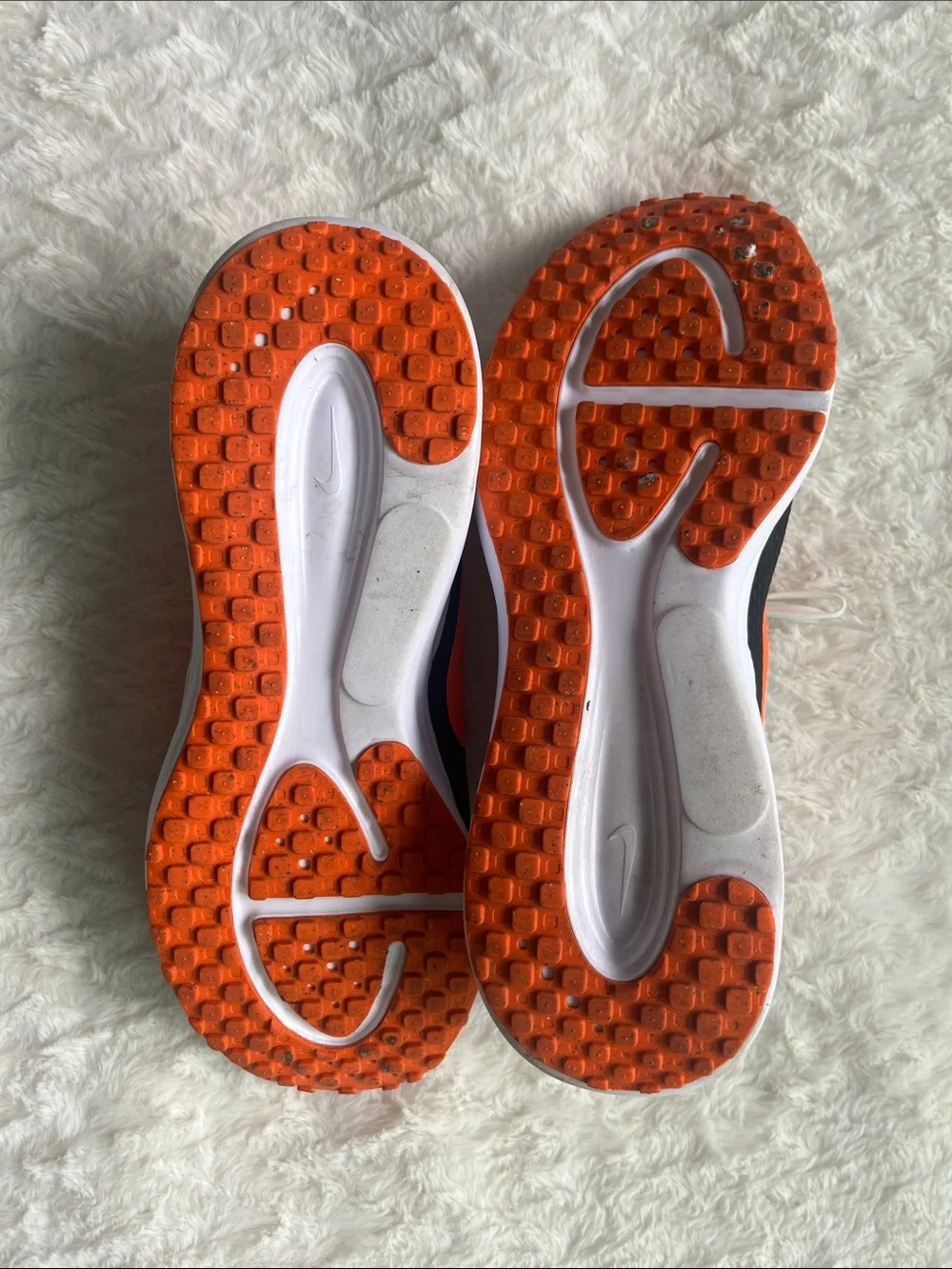 Nike Men’s Lightweight Sneakers in White and Orange
